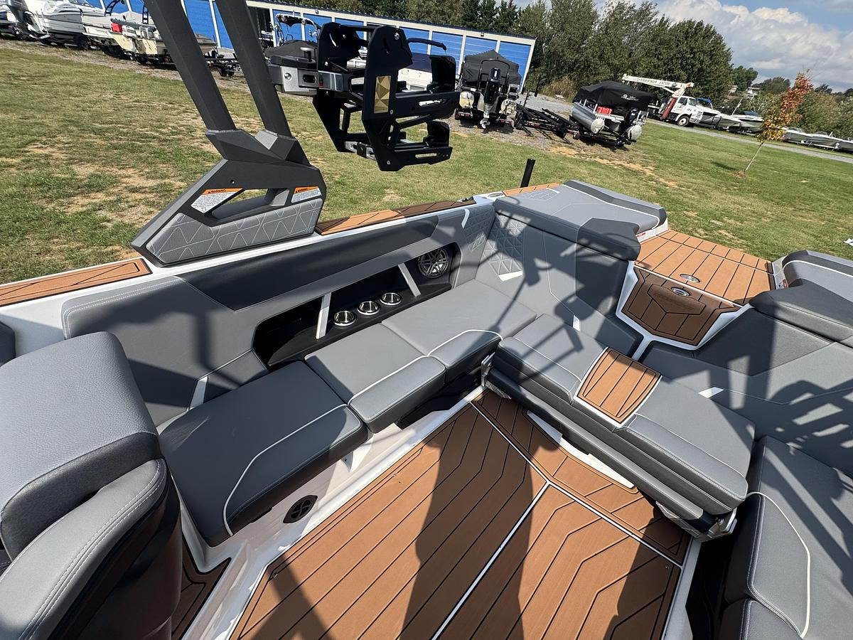 2027 Nautique Super Air GS22