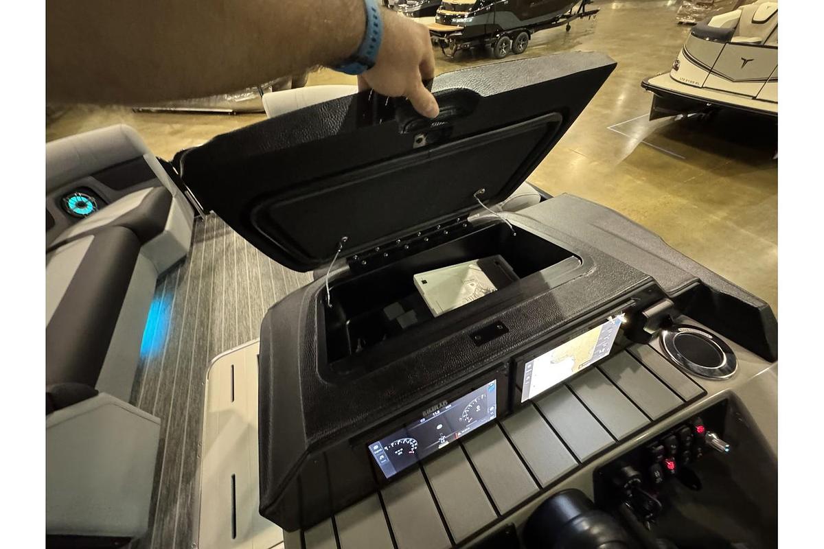 2025 Premier Solaris Rear Social