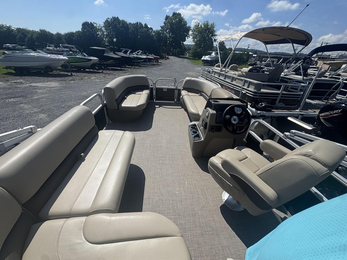 Used 2024 Sun Tracker Party Barge 16 DLX