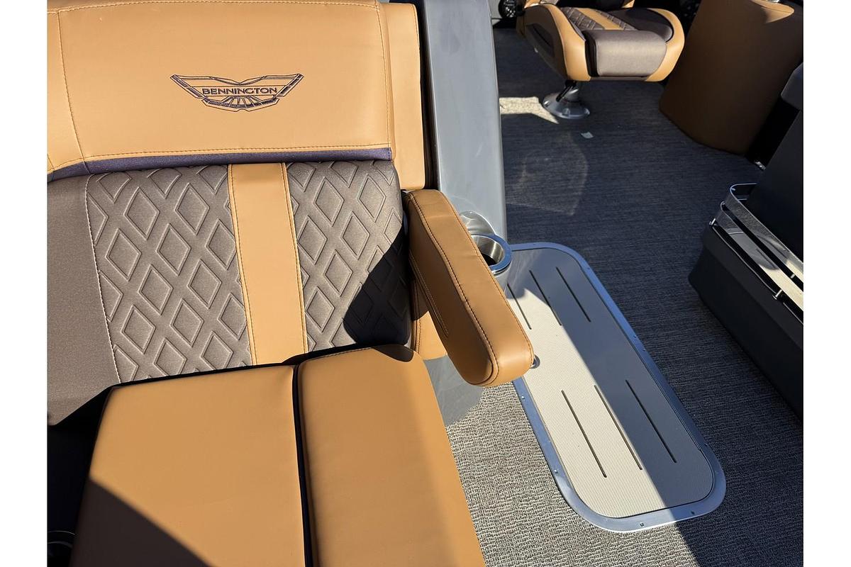 2025 Bennington 24 M Swingback