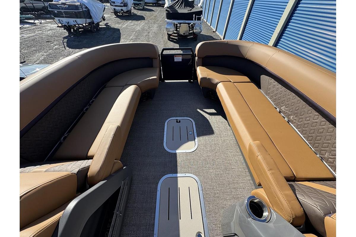 2025 Bennington 24 M Swingback