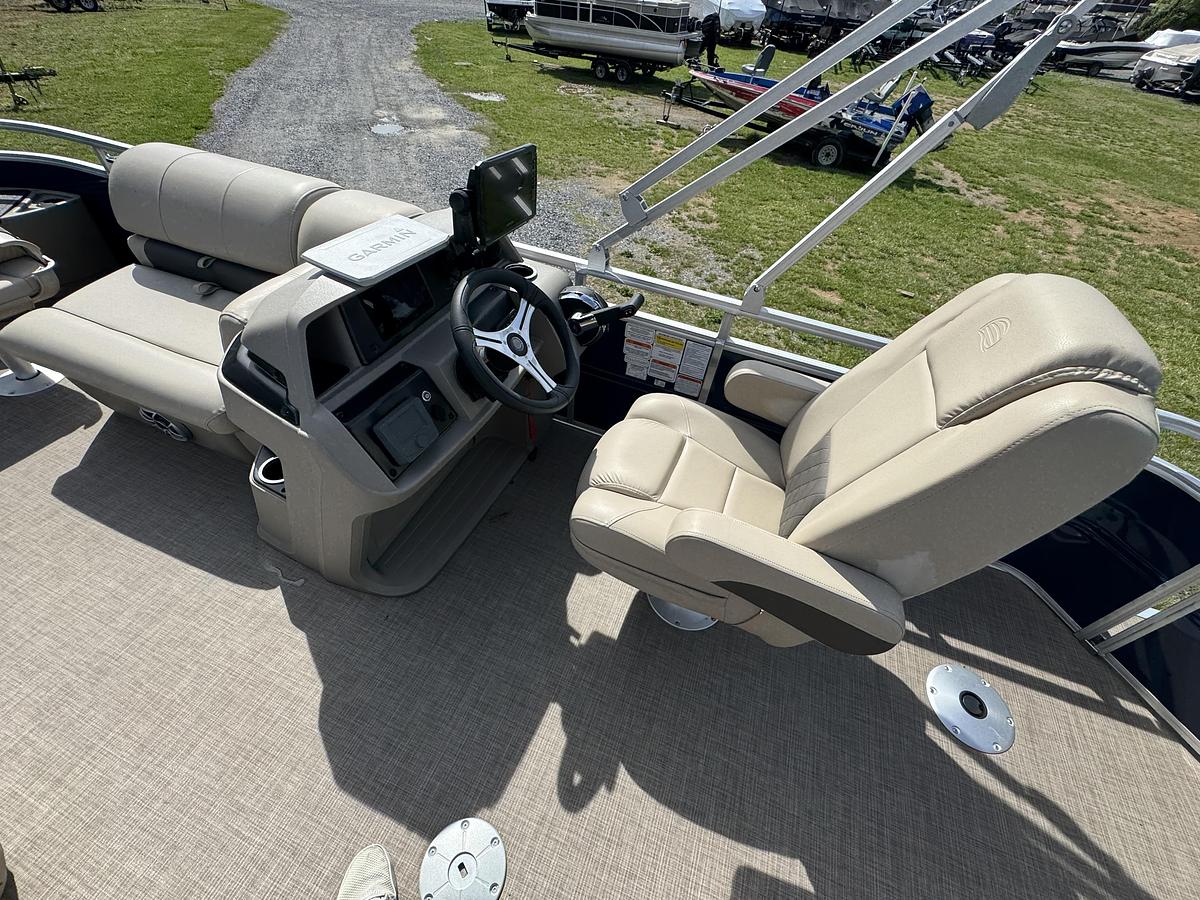 Used Sun Tracker 20 DLX Fishing Barge