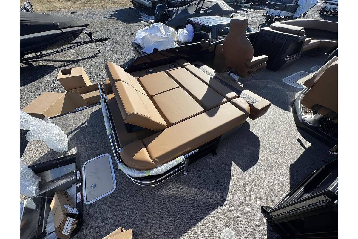 2025 Bennington 24 M Swingback