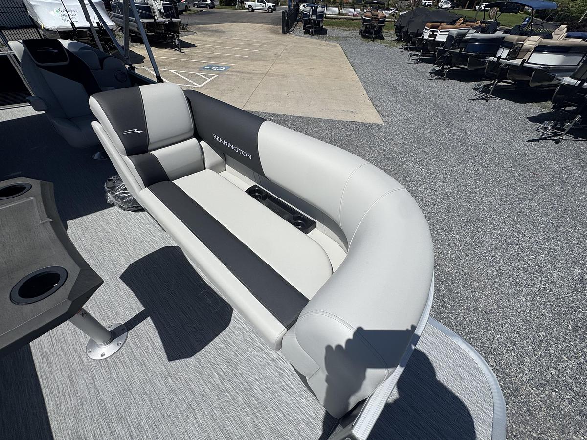 2026 Bennington 22 SSR - Tritoon
