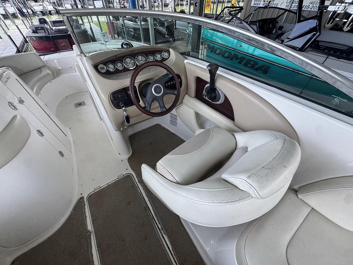 Used 2004 Chaparral 236 Sunesta