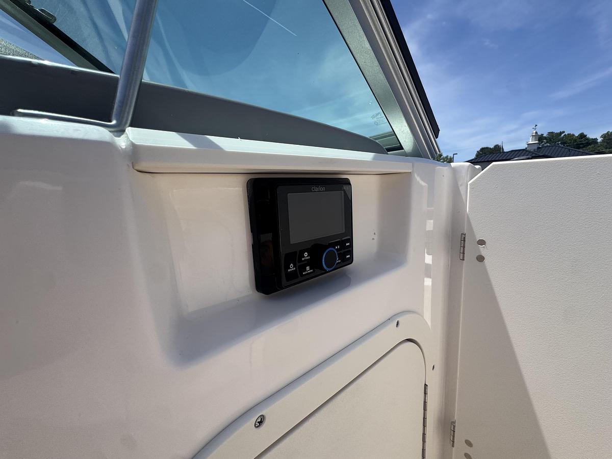 Used 2023 Chaparral 23 SSI Outboard