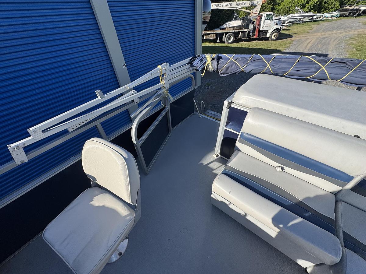 Used 1999 Crest 2200 DL