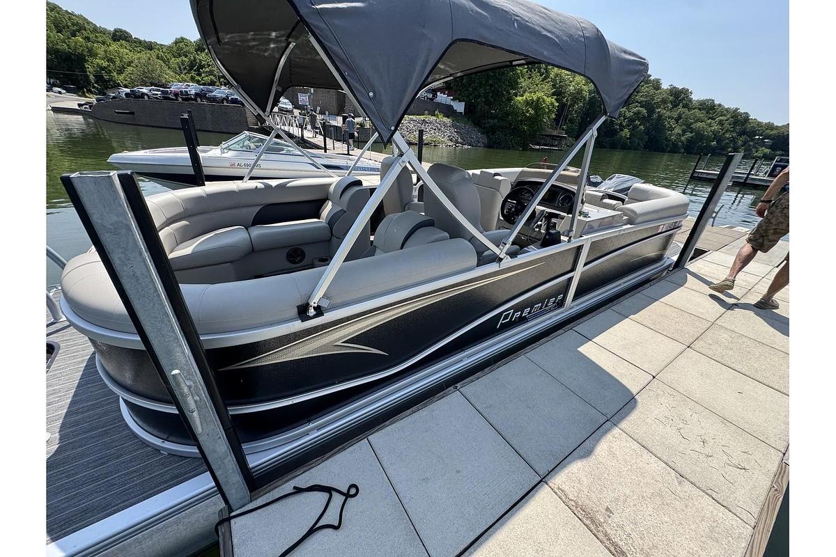 Used 2022 Premier Sunspree RF 230 CL