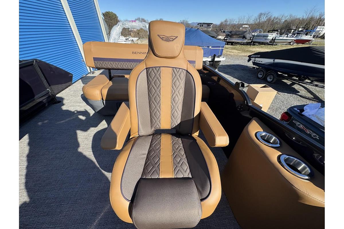 2025 Bennington 24 M Swingback