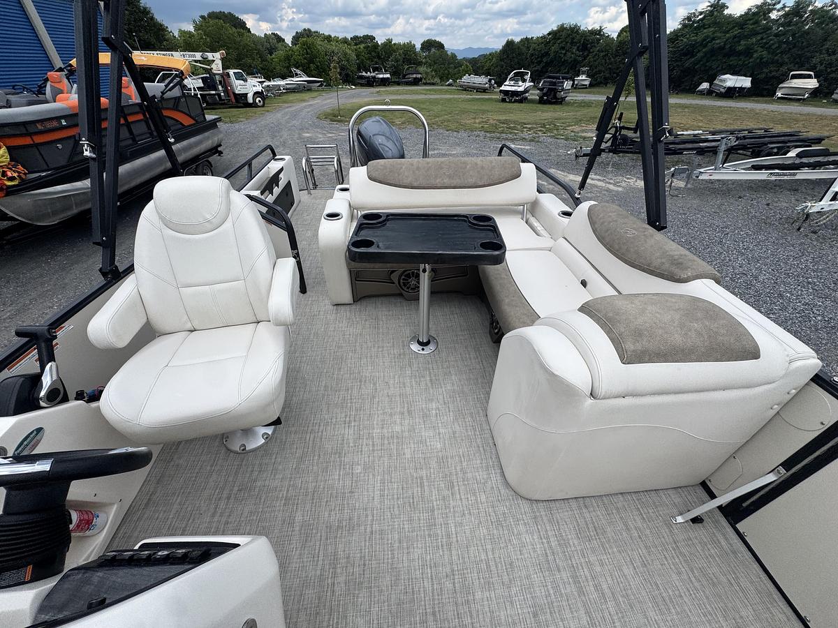 2019 Avalon Catalina 2385 VRB Avalon Catalina 2385 VRB