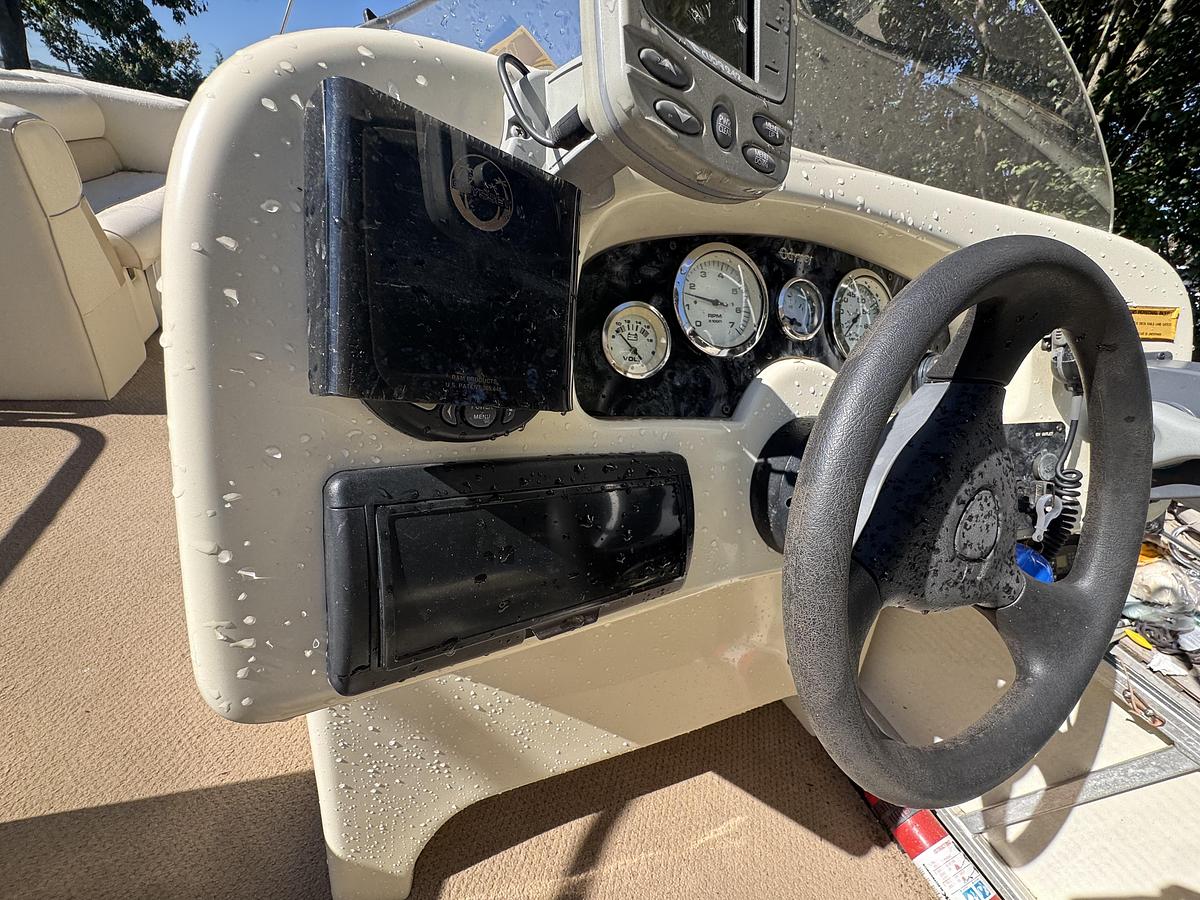 Used 2004 Odyssey 2305 MILLENNIUM