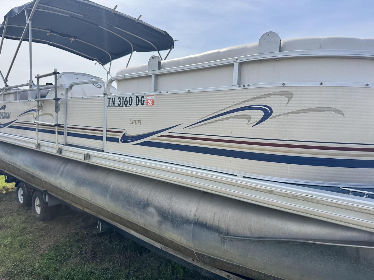 Used 2001 Sylvan Capri 8526