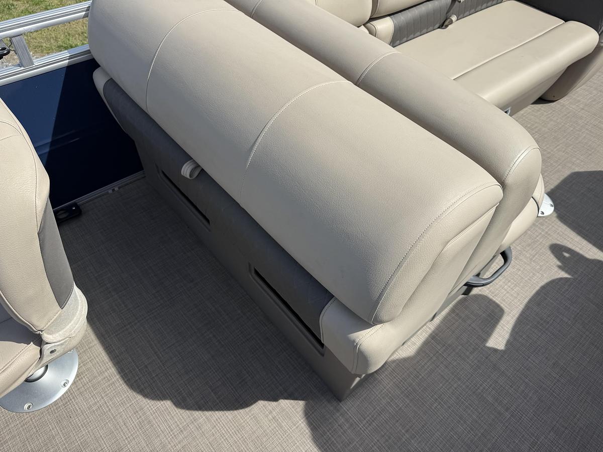 Used Sun Tracker 20 DLX Fishing Barge