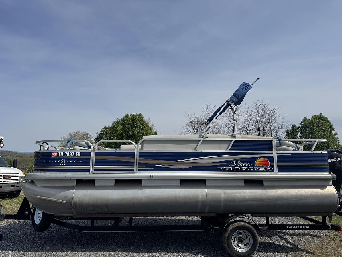 Used Sun Tracker 20 DLX Fishing Barge
