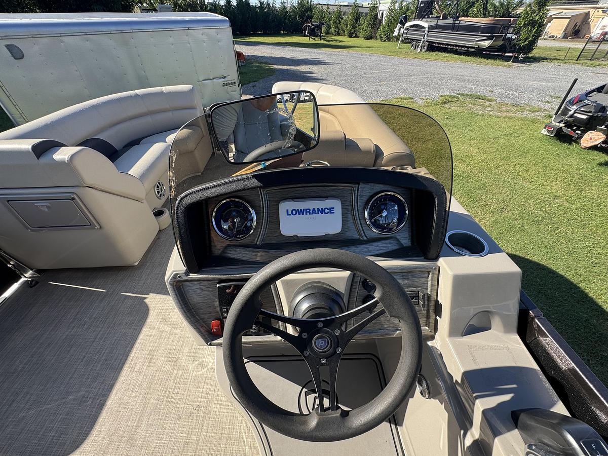 Used 2020 Premier 220 SunSpree RF