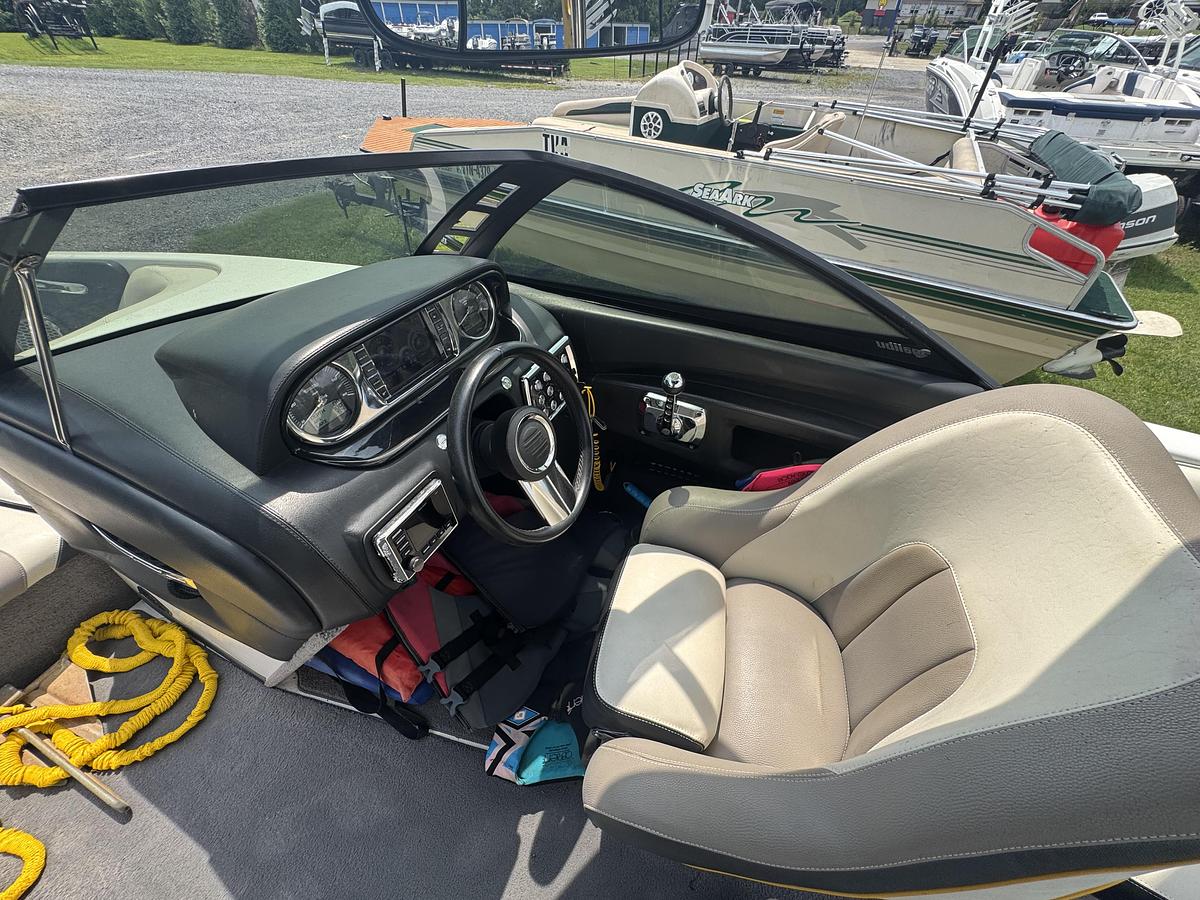 Used 2012 Malibu Wakesetter LSV
