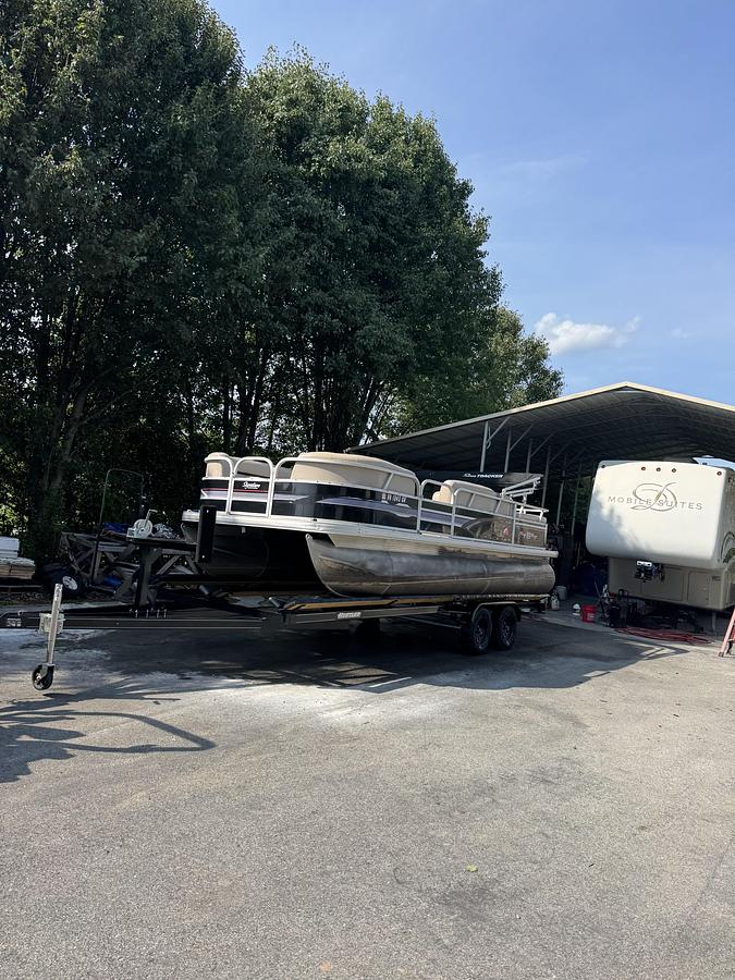 Used 2015 Sun Tracker Party Barge 22 DLX