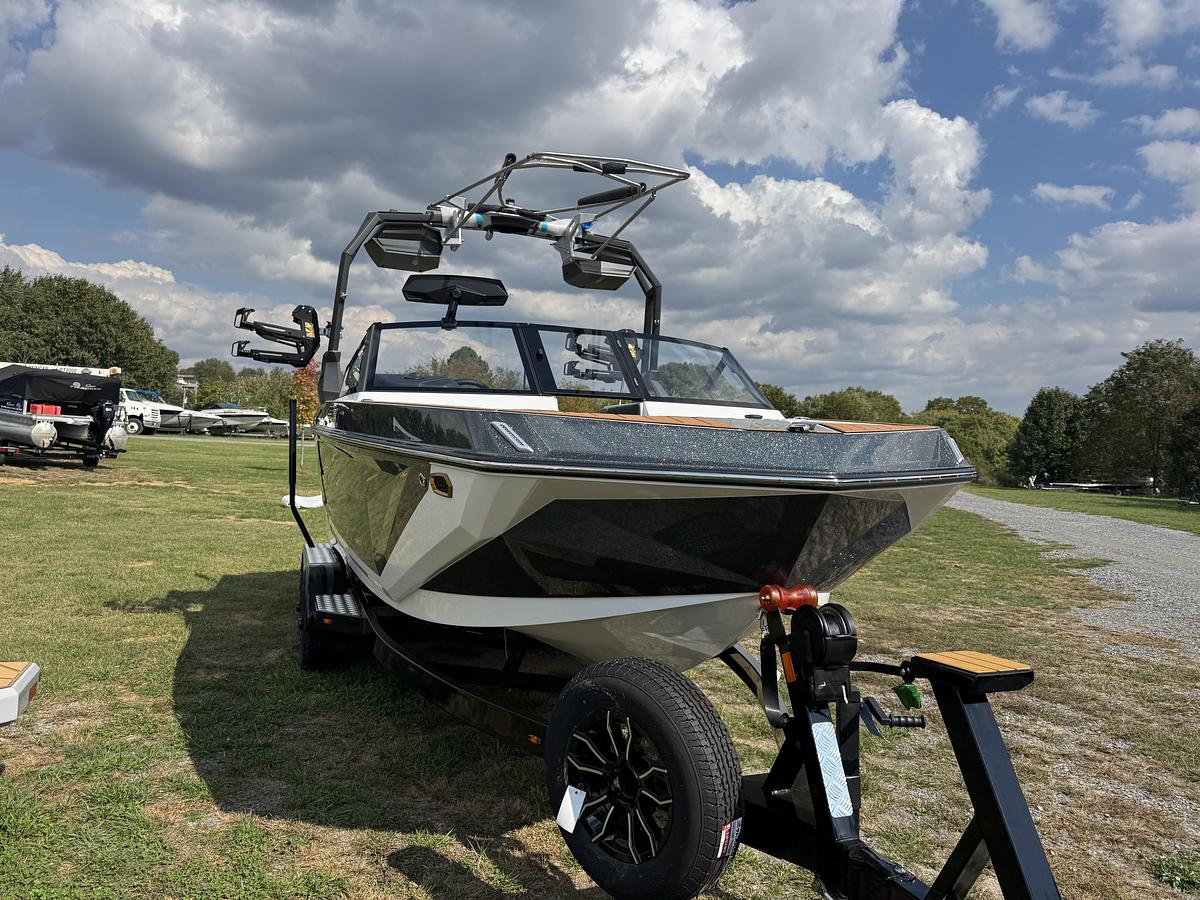 2027 Nautique Super Air GS22