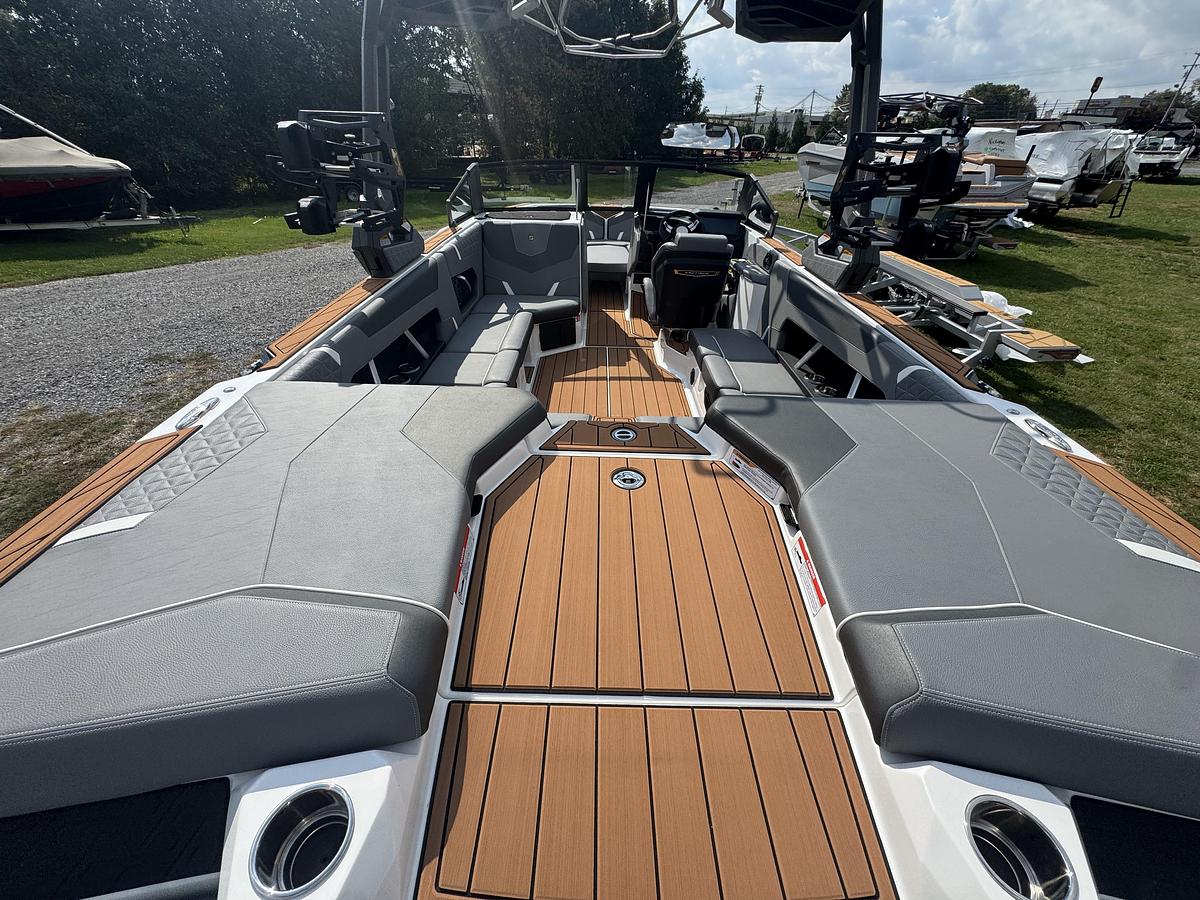 2027 Nautique Super Air GS22