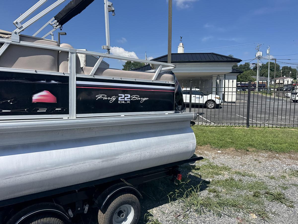 Used 2015 Sun Tracker Party Barge 22 DLX