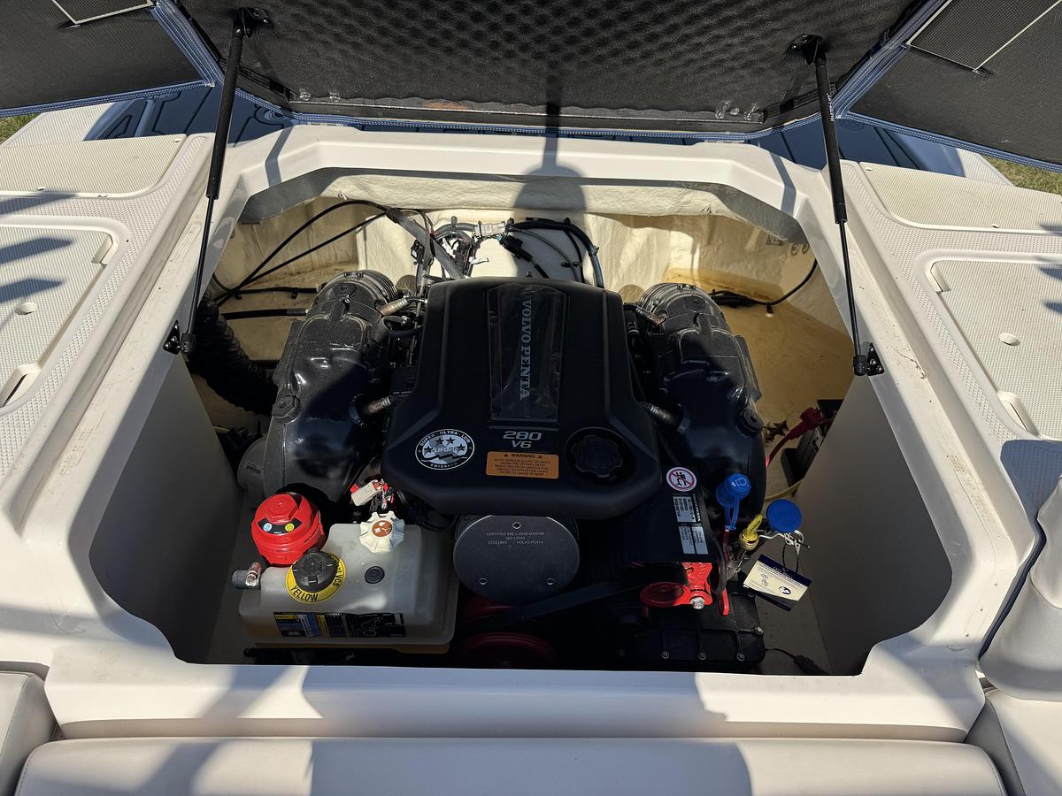 Used 2021 Chaparral 23 Surf