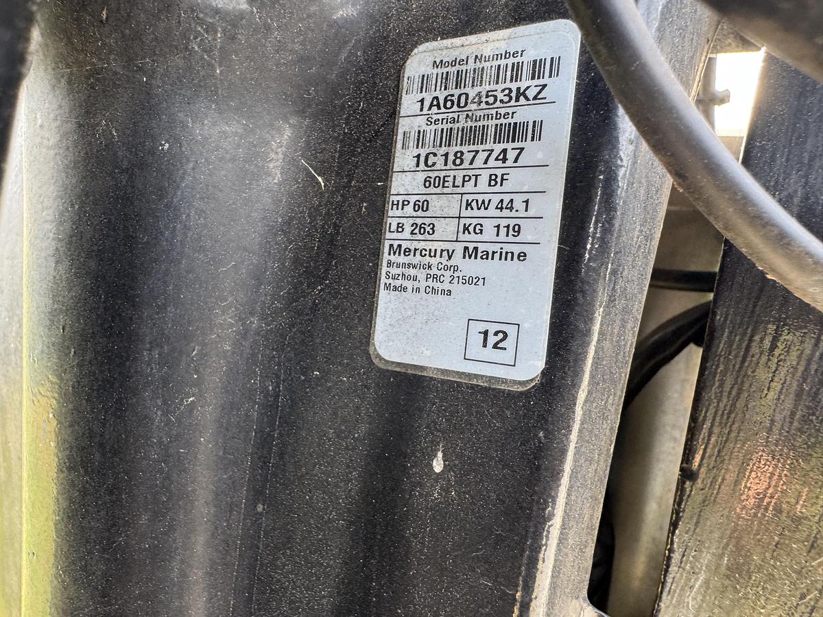 Used Sun Tracker 20 DLX Fishing Barge