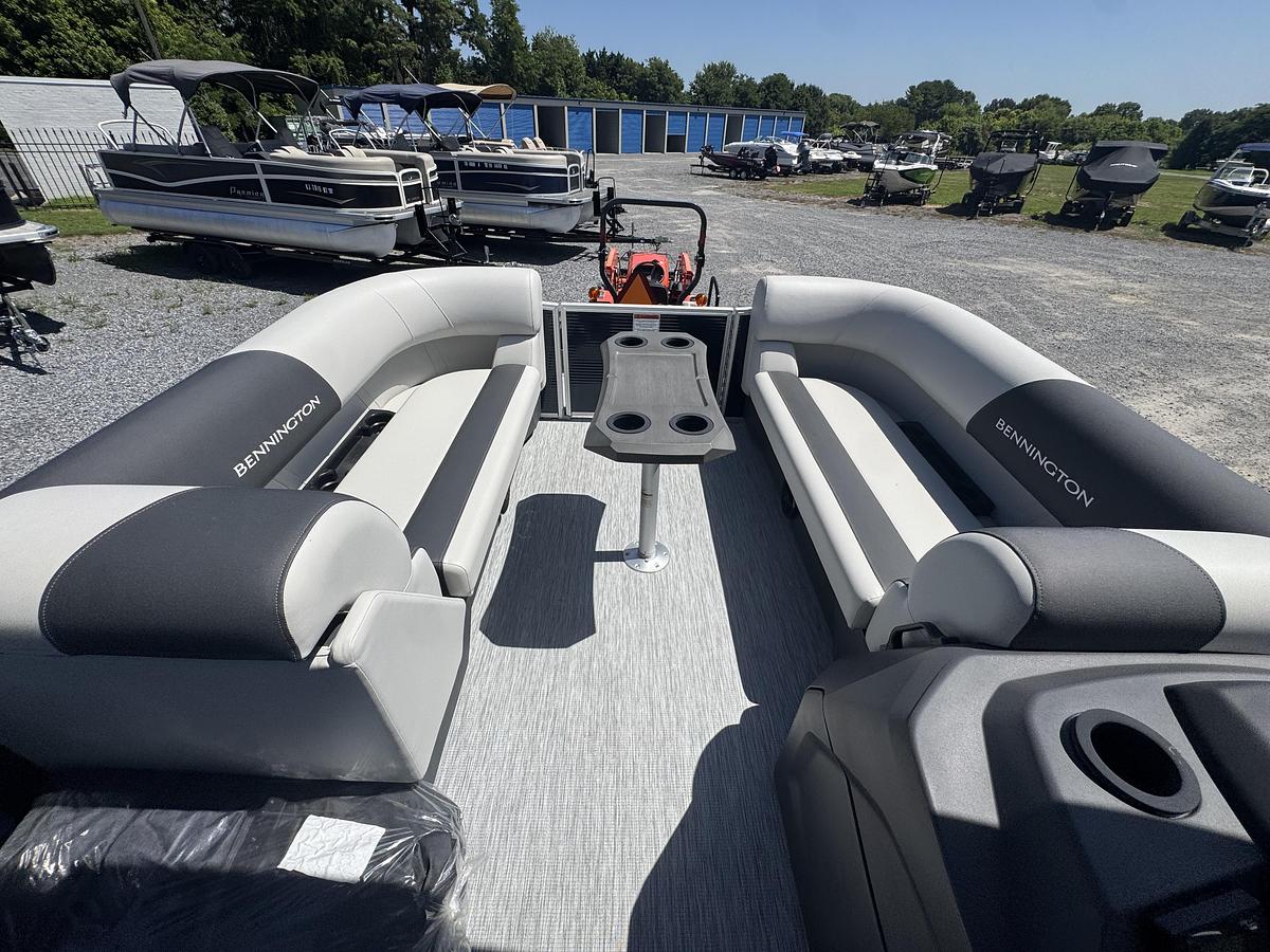 2026 Bennington 22 SSR - Tritoon