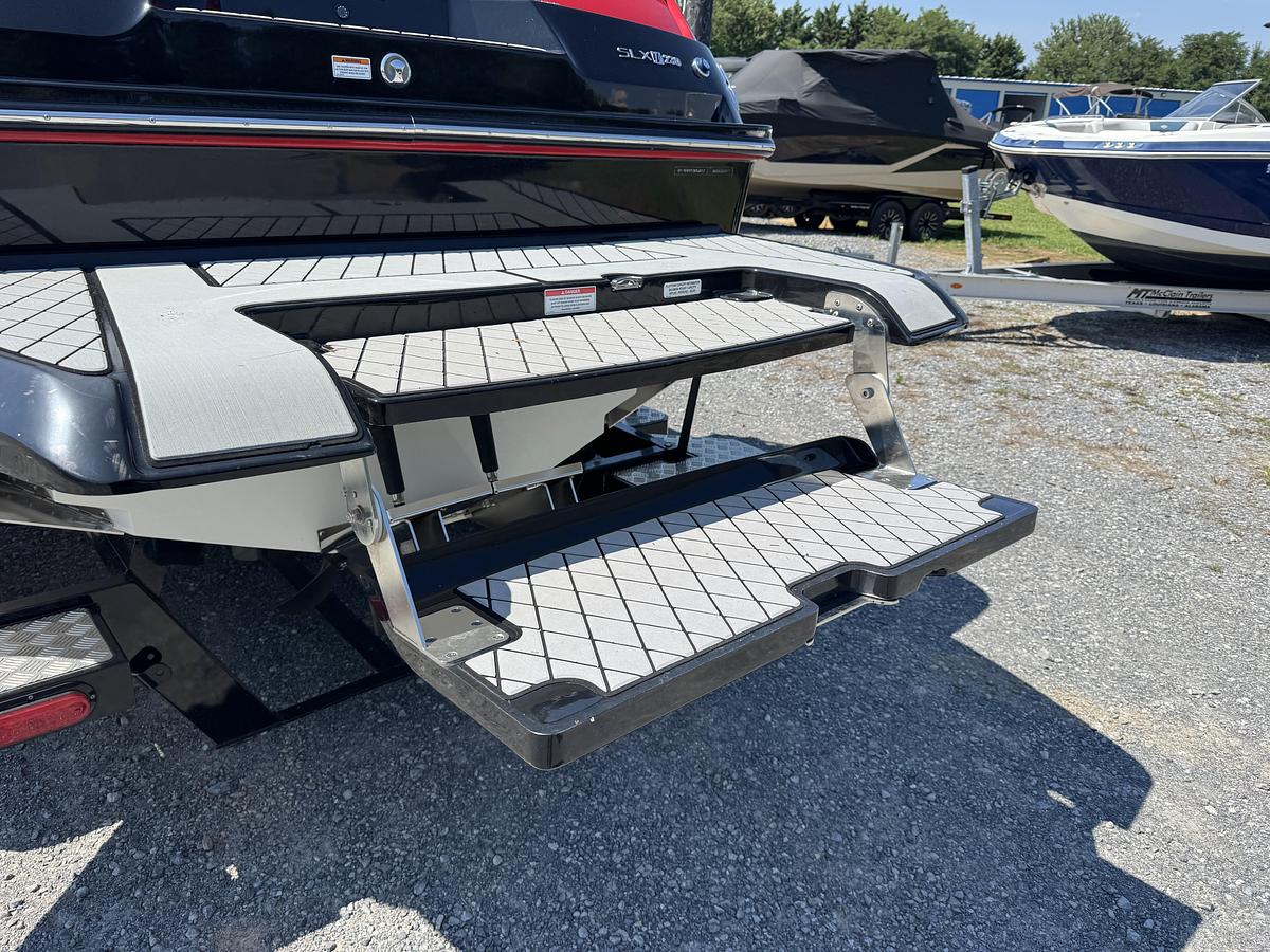 Used 2017 Sea Ray 230 SLX W
