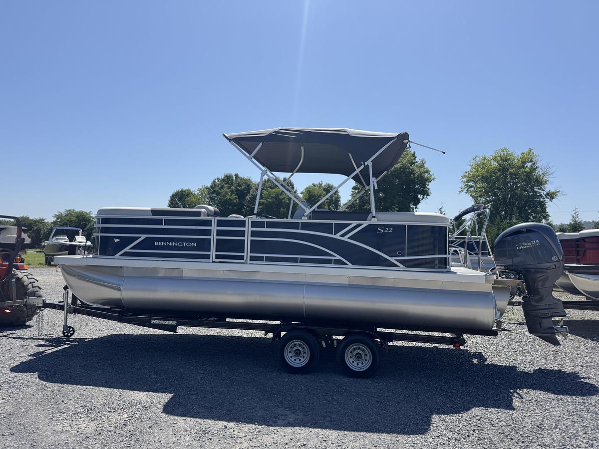 2026 Bennington 22 SSR - Tritoon