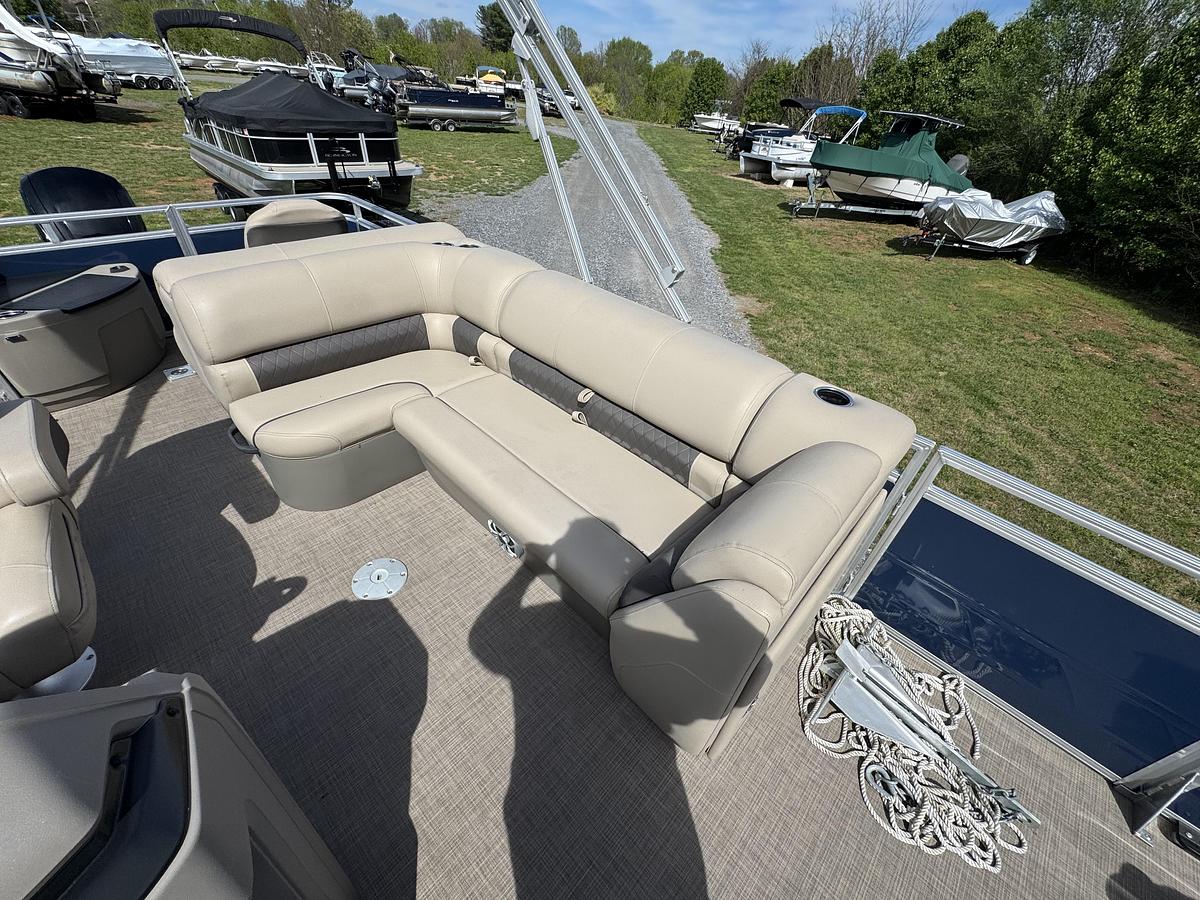 Used Sun Tracker 20 DLX Fishing Barge