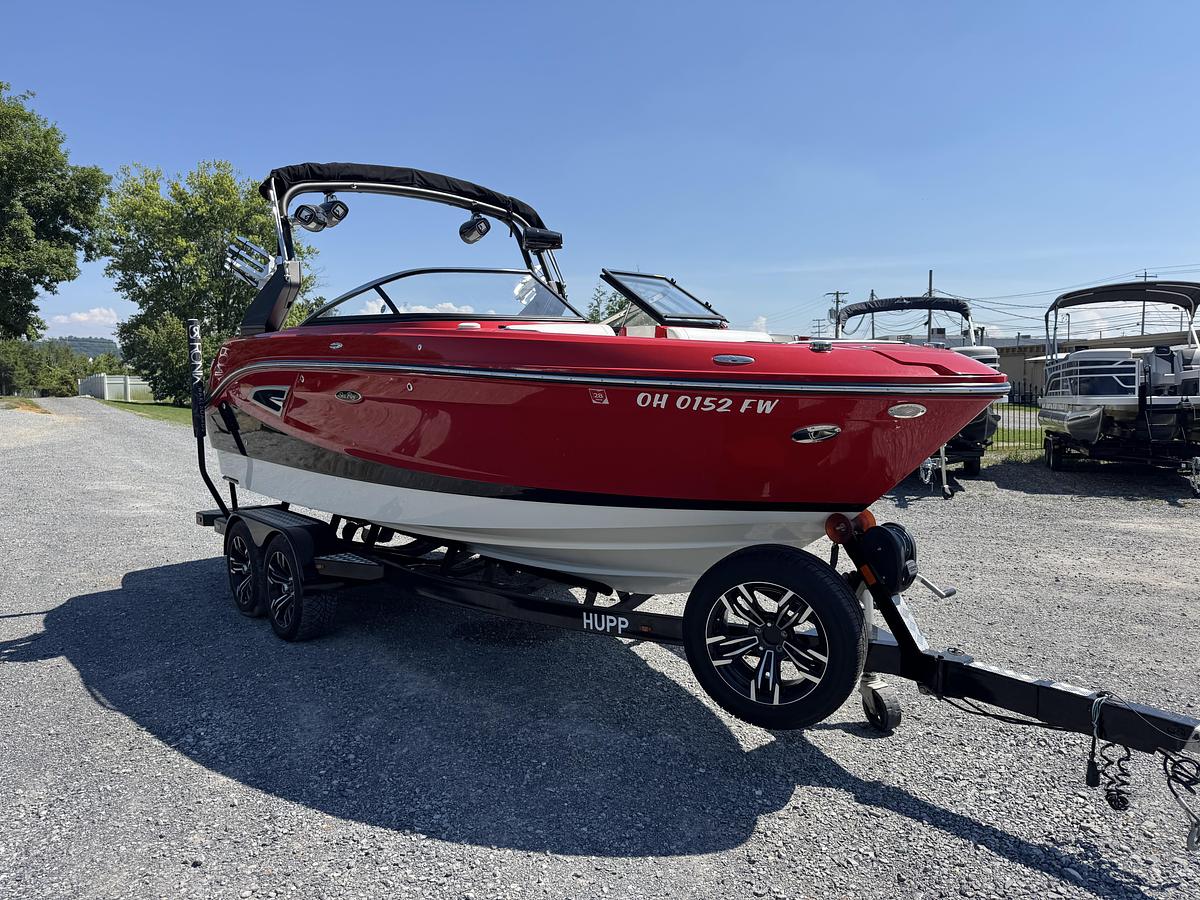 Used 2017 Sea Ray 230 SLX W
