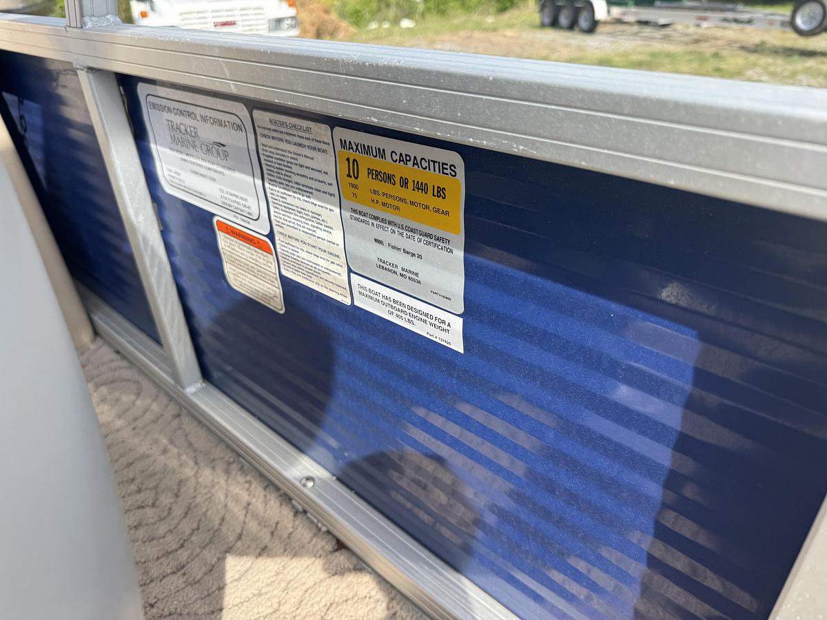Used Sun Tracker 20 DLX Fishing Barge