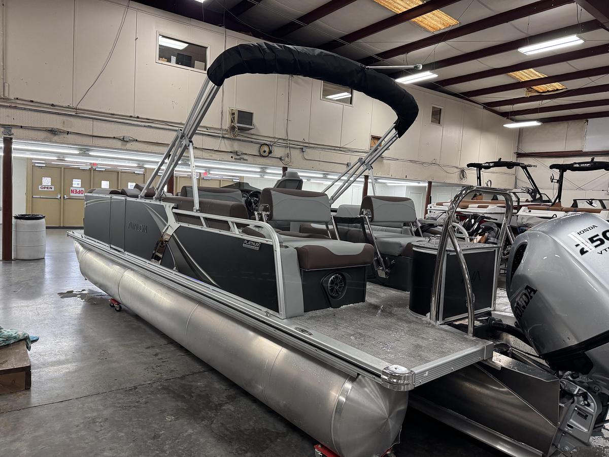 2026 Avalon 23 LSZ QLS