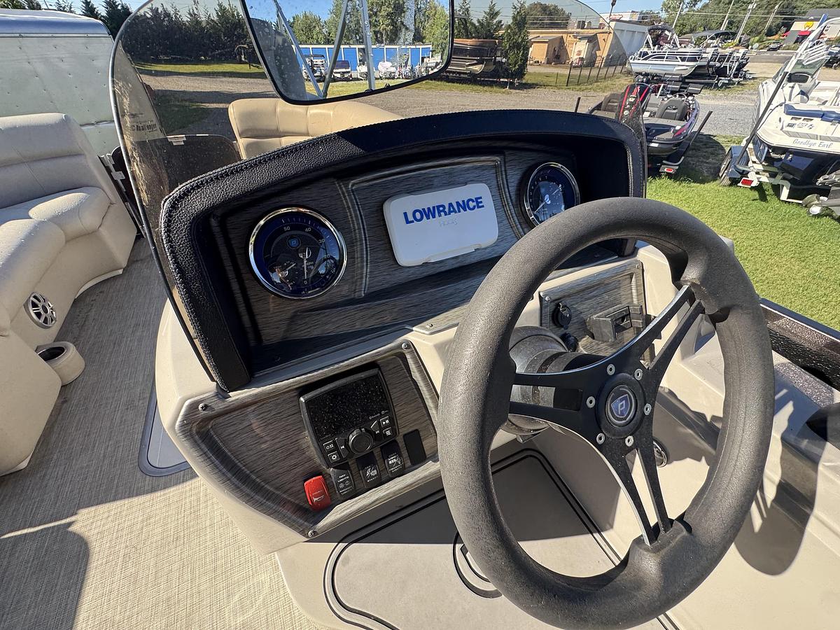 Used 2020 Premier 220 SunSpree RF