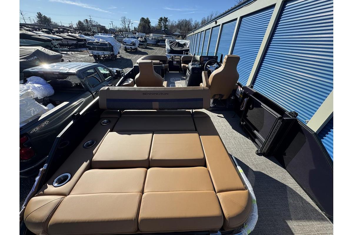 2025 Bennington 24 M Swingback