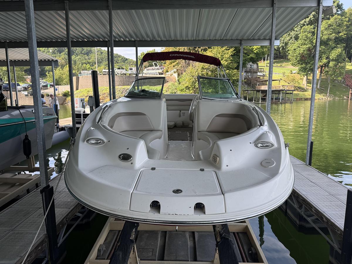 Used 2004 Chaparral 236 Sunesta