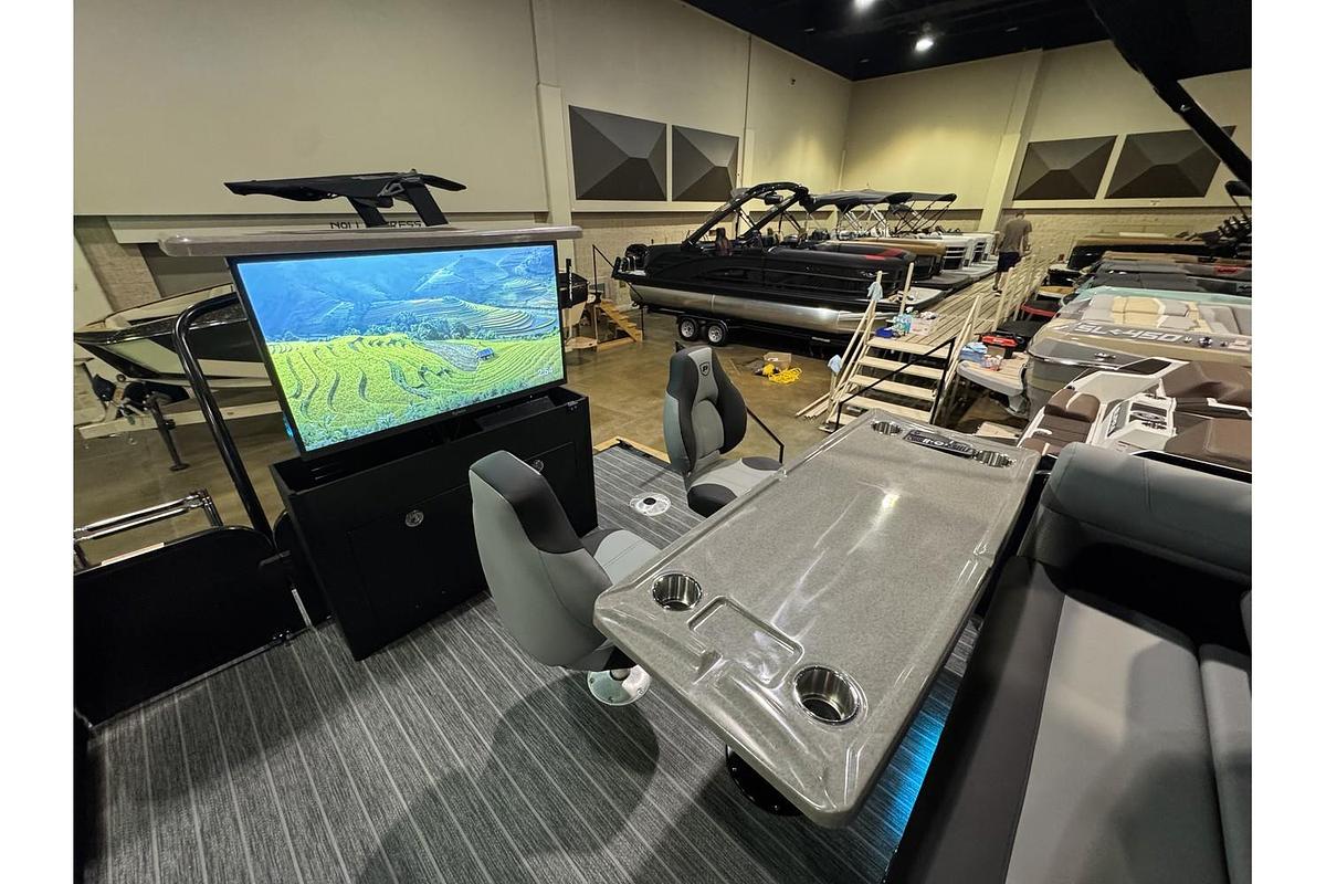 2025 Premier Solaris Rear Social