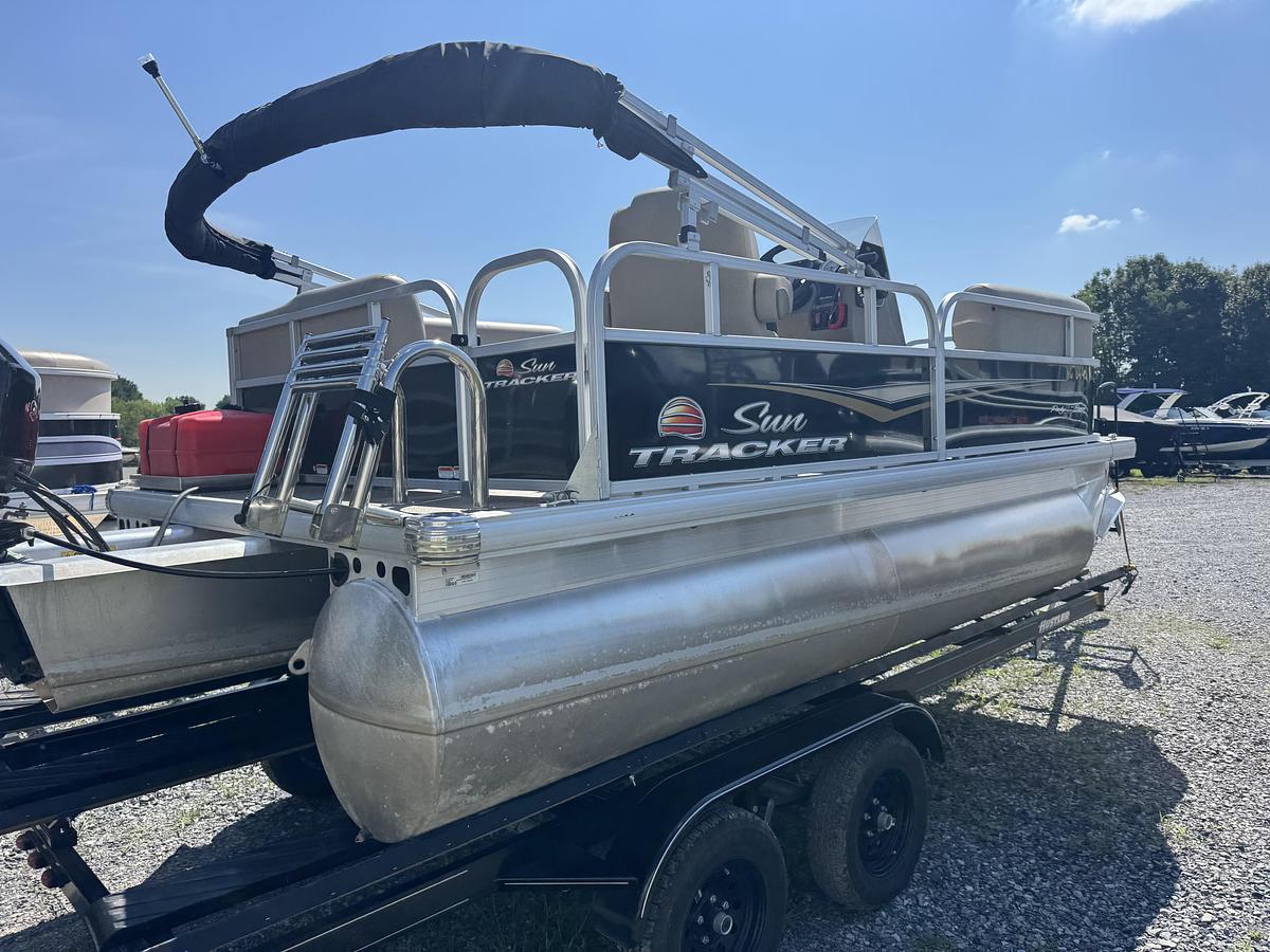 Used 2024 Sun Tracker Party Barge 16 DLX