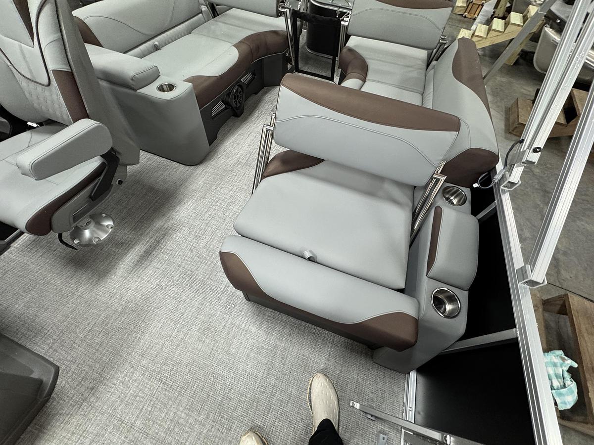 2026 Avalon 23 LSZ QLS