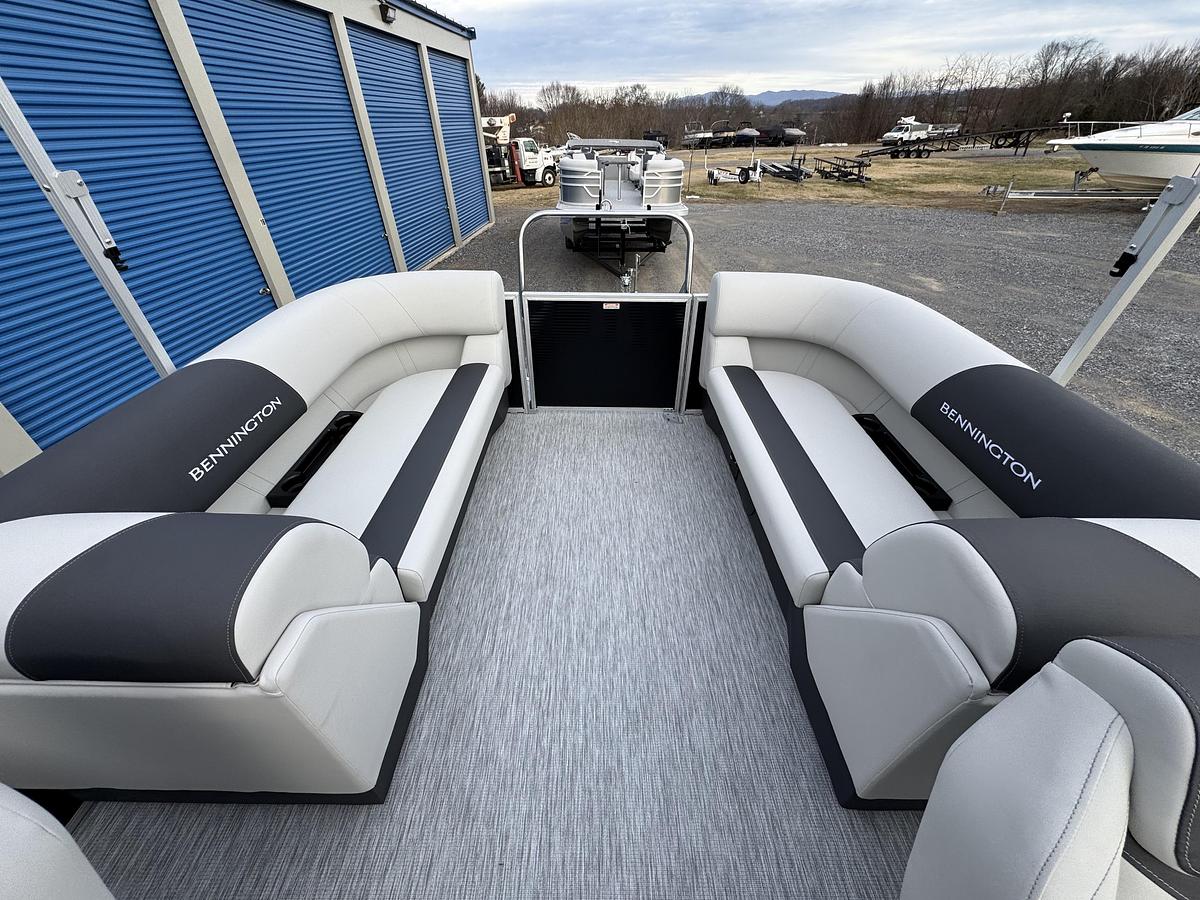 2026 Bennington 22 SSR-Tritoon
