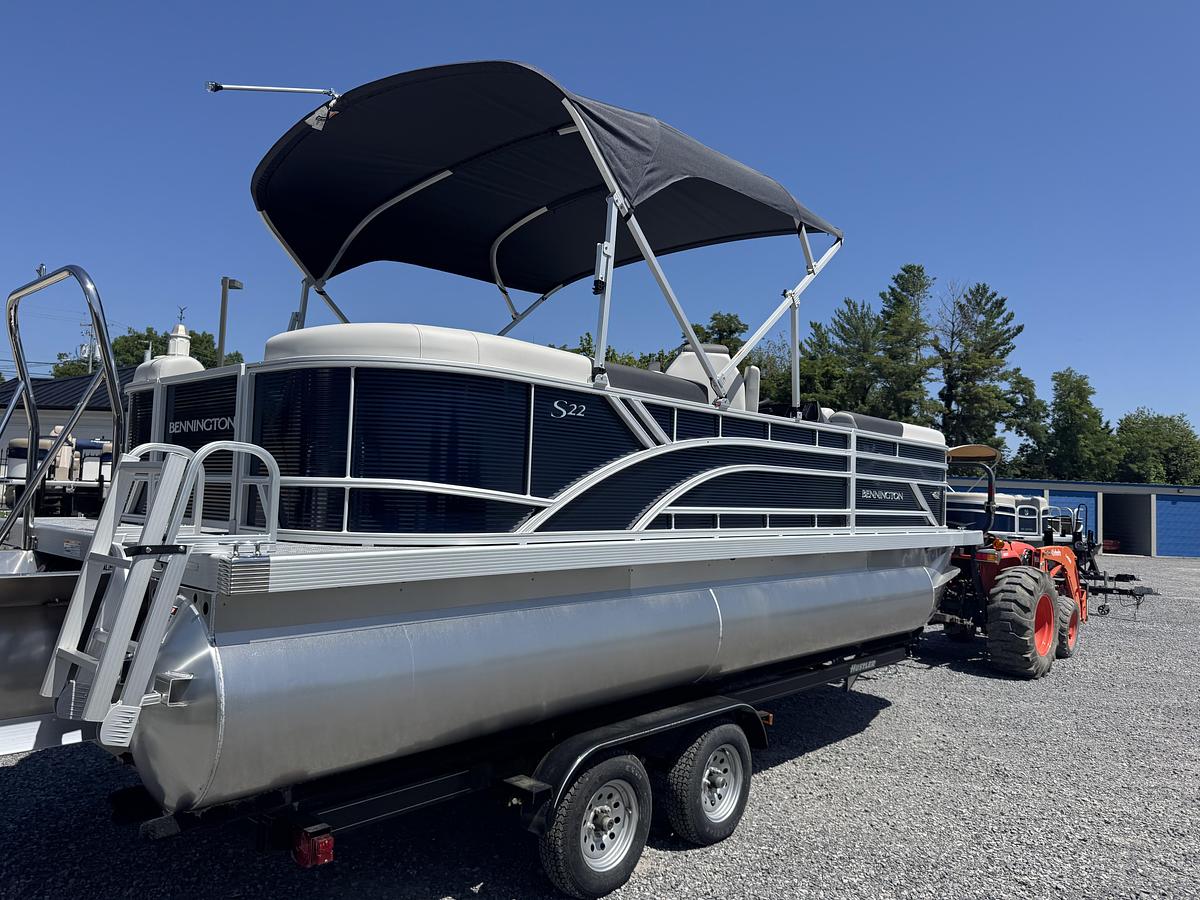 2026 Bennington 22 SSR - Tritoon