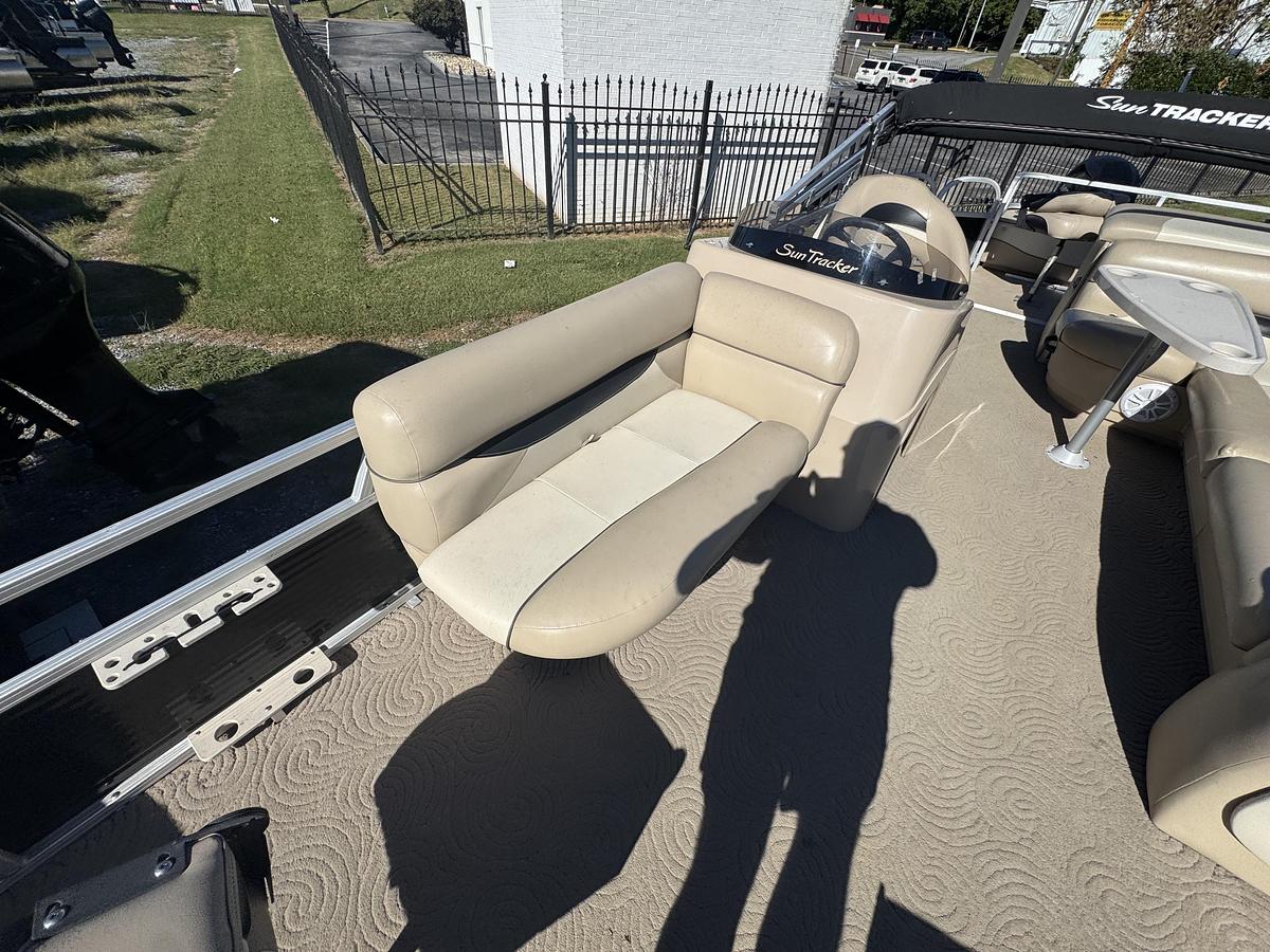 Used 2013 Sun Tracker Fishing Barge 24 DLX