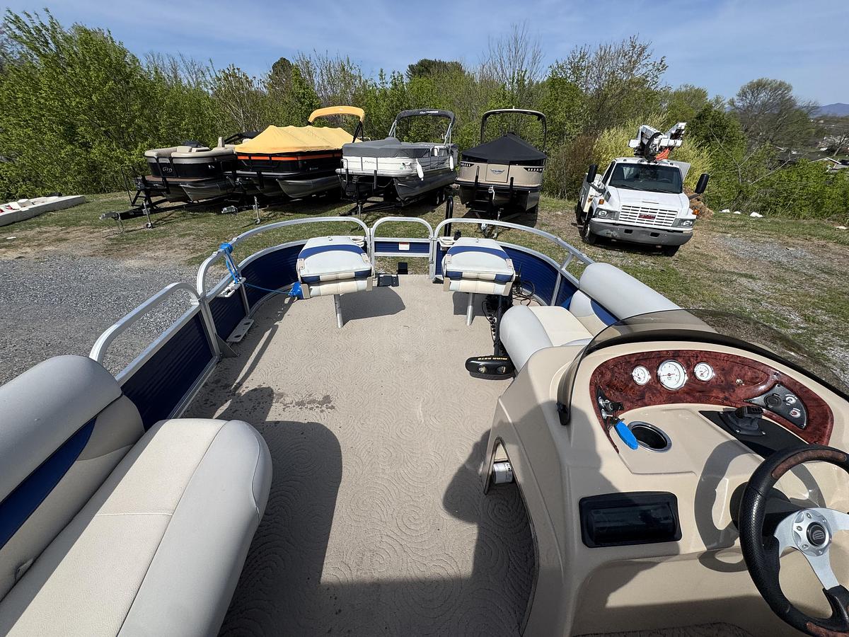 Used Sun Tracker 20 DLX Fishing Barge