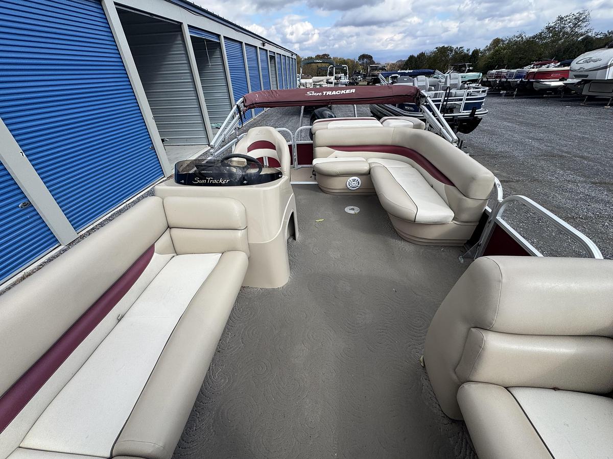 Used 2013 Sun Tracker Party Barge 22 DLX