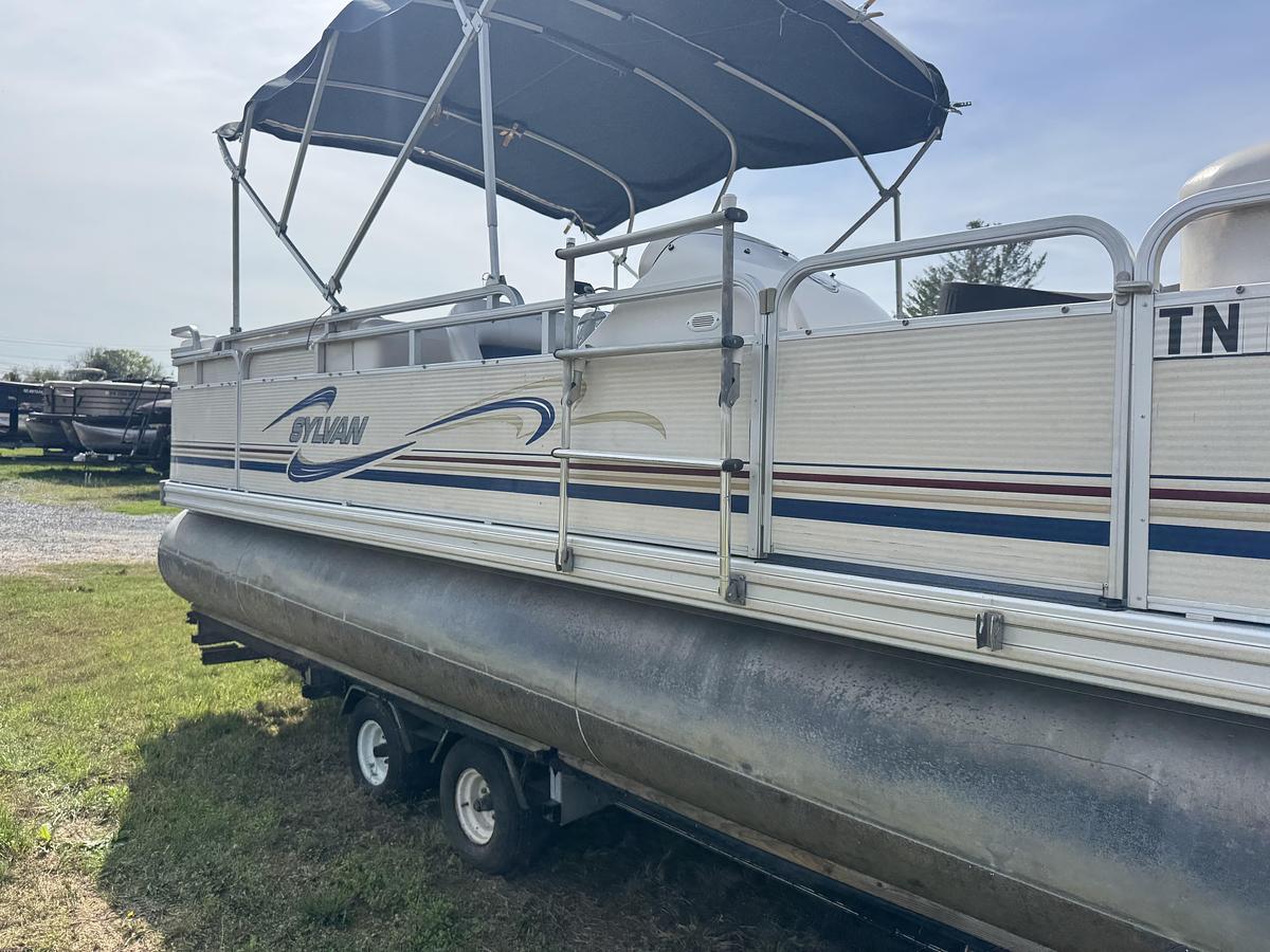 Used 2001 Sylvan Capri 8526