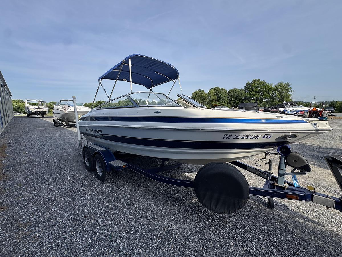 Used 2005 Larson LXI 208