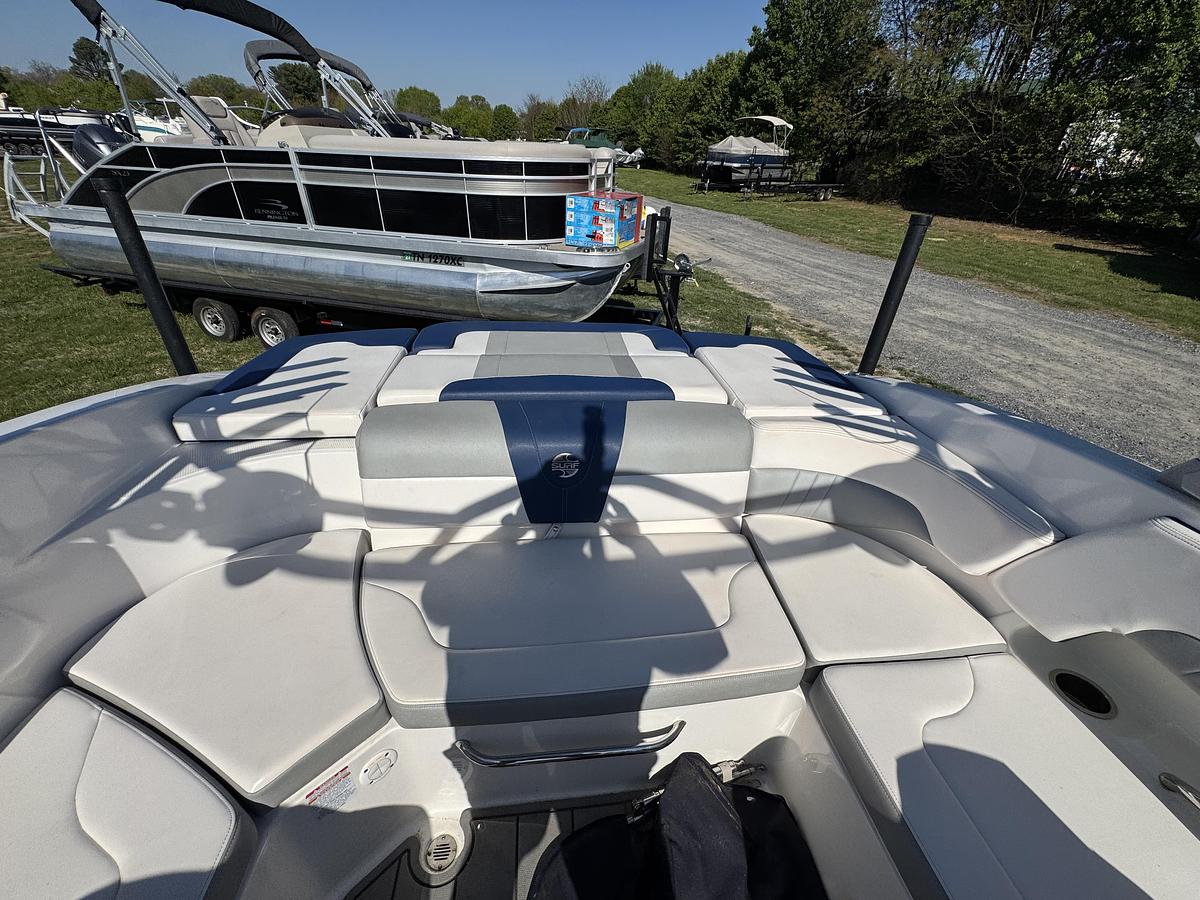 Used 2021 Chaparral 23 Surf