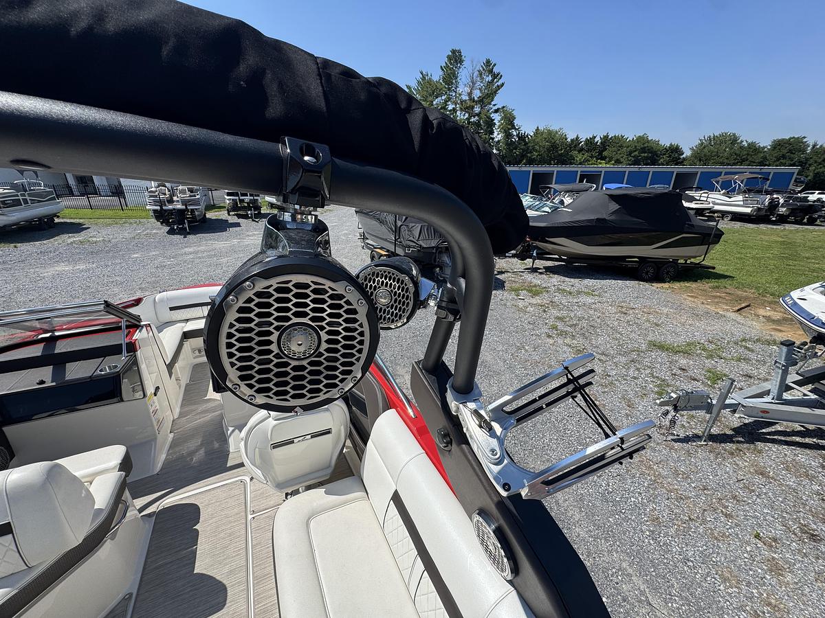 Used 2017 Sea Ray 230 SLX W