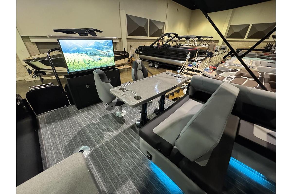 2025 Premier Solaris Rear Social