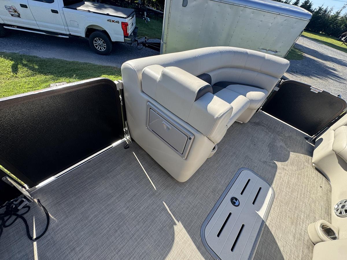 Used 2020 Premier 220 SunSpree RF